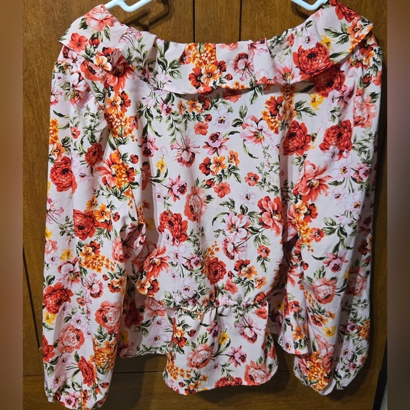 Old Navy Floral Ruffle Blouse - Picture 2 of 5